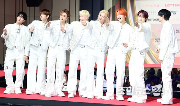 그룹 스트레이 키즈(Stray Kids)가 25일 오후 인천광역시 중구 운서동 인스파이어 아레나에서 열린 '2025 SBS 가요대전' 레드카펫 행사에 참석하고 있다.  [사진=정소희 기자]