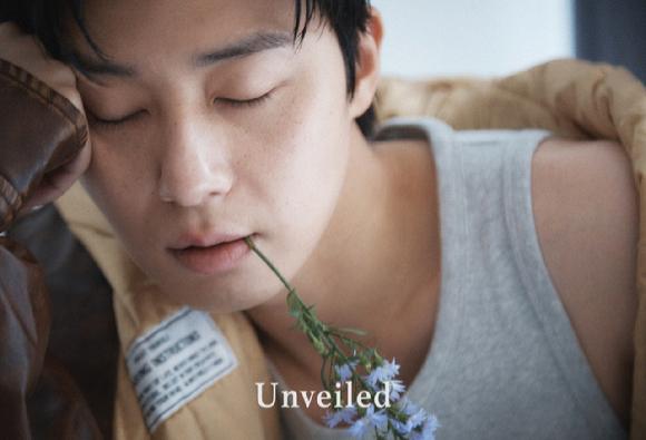 박서준 프리미엄 포토북 Unveiled(언베일드) [사진=어썸이엔티, 박서준 프리미엄 포토북 'Unveiled']