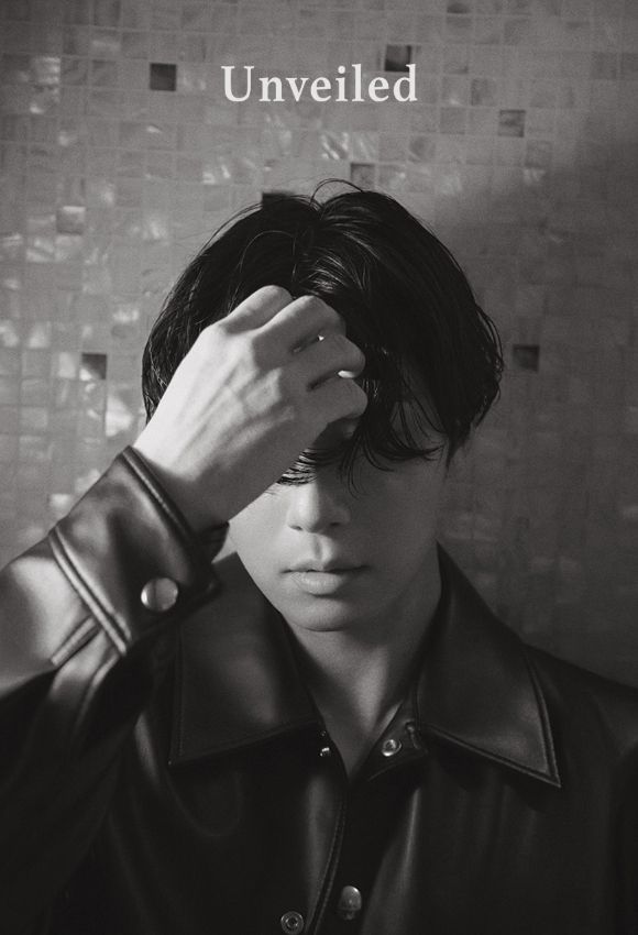 박서준 프리미엄 포토북 Unveiled(언베일드) [사진=어썸이엔티, 박서준 프리미엄 포토북 'Unveiled']