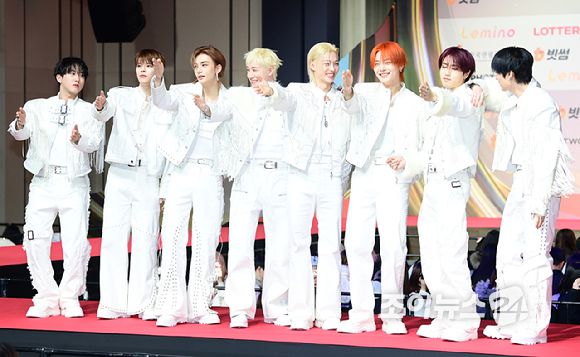 그룹 스트레이 키즈(Stray Kids)가 25일 오후 인천광역시 중구 운서동 인스파이어 아레나에서 열린 '2025 SBS 가요대전' 레드카펫 행사에 참석하고 있다.  [사진=정소희 기자]