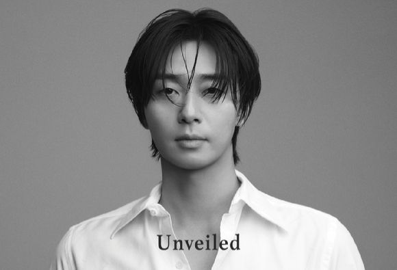 박서준 프리미엄 포토북 Unveiled(언베일드) [사진=어썸이엔티, 박서준 프리미엄 포토북 'Unveiled']