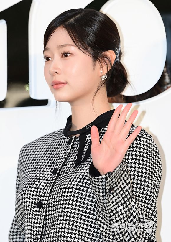 배우 김민주가 7일 오후 서울 성동구 성수동에서 열린 디올 포토콜 행사에 참석하고 있다. [사진=정소희 기자]