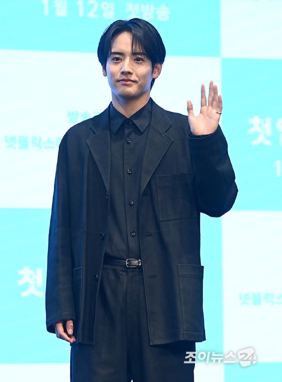 배우 아카소 에이지가 7일 오후 서울 구로구 더 세인트에서 진행된 '첫입에 반하다' 제작발표회에서 포즈를 취하고 있다. [사진=곽영래 기자]