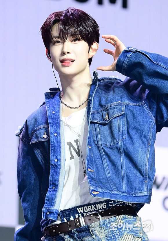 그룹 알파드라이브원 건우가 12일 오후 서울 용산구 블루스퀘어 SOL트래블홀에서 열린 알파드라이브원(ALPHA DRIVE ONE) 첫 번째 데뷔 미니 1집 'EUPHORIA'(유포리아) 발매 기념 쇼케이스에 참석하고 있다. [사진=정소희 기자]