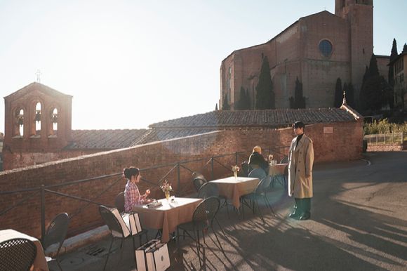 배우 김선호, 고윤정이 넷플릭스 시리즈 '이 사랑 통역 되나요?'에서 호흡을 맞추고 있다. [사진=넷플릭스]