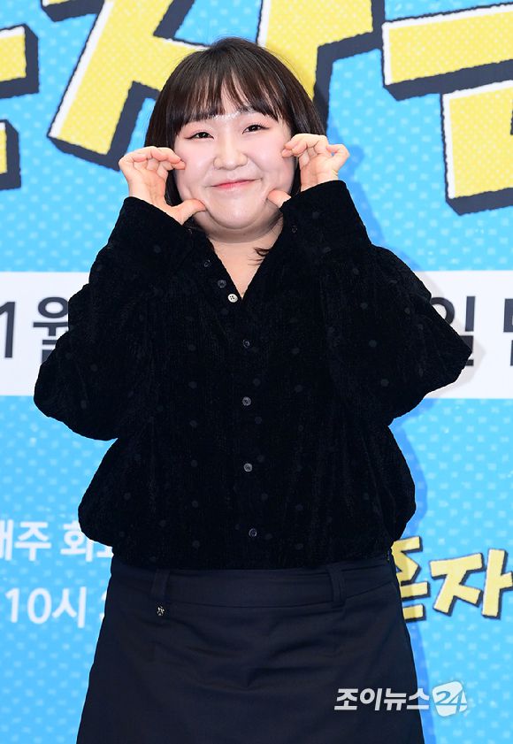 방송인 이수지가 12일 오후 서울 마포구 스탠포드호텔에서 열린 JTBC 새 예능 프로그램 '혼자는 못 해' 제작발표회에 참석하고 있다. [사진=정소희 기자]