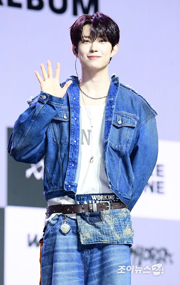 그룹 알파드라이브원 건우가 12일 오후 서울 용산구 블루스퀘어 SOL트래블홀에서 열린 알파드라이브원(ALPHA DRIVE ONE) 첫 번째 데뷔 미니 1집 'EUPHORIA'(유포리아) 발매 기념 쇼케이스에 참석하고 있다. [사진=정소희 기자]