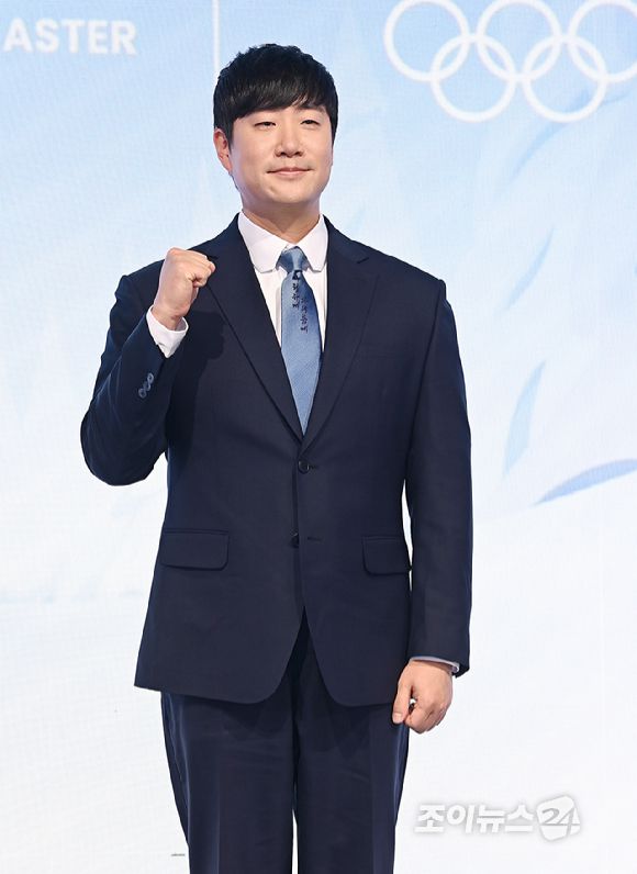 배성재 아나운서가 14일 서울 여의도 페어몬트 앰배서더 서울에서 열린 JTBC '2026 밀라노 코르티나 동계올림픽' 기자간담회에서 포즈를 취하고 있다. [사진=곽영래 기자]