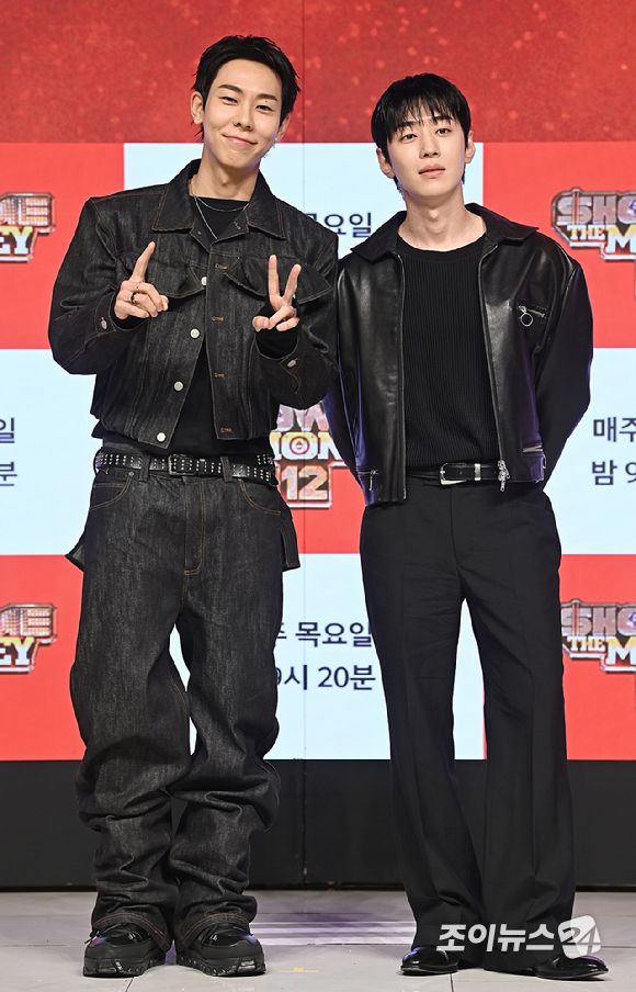 가수 로꼬, 그레이가 15일 서울 강남구 엘리에나 호텔에서 열린 Mnet '쇼미더머니12' 제작발표회에서 포즈를 취하고 있다. [사진=곽영래 기자]