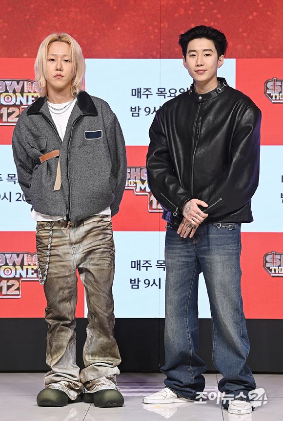 래퍼 릴 모쉬핏, 박재범이 15일 서울 강남구 엘리에나 호텔에서 열린 Mnet '쇼미더머니12' 제작발표회에서 포즈를 취하고 있다. [사진=곽영래 기자]