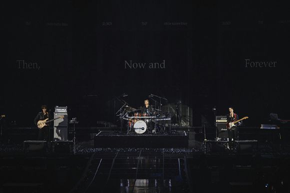 밴드 씨엔블루가 서울 티켓링크 라이브 아레나(구 올림픽공원 핸드볼경기장)에서 2026 CNBLUE LIVE '3LOGY'(2026 씨엔블루 라이브 '쓰릴로지')를 개최하고 관객들을 만나고 있다. [사진=FNC엔터테인먼트]