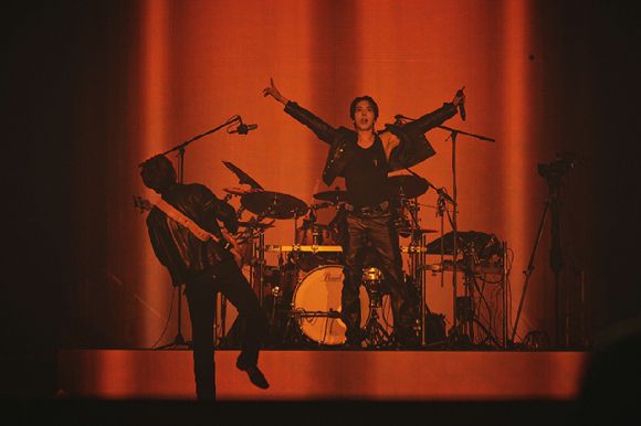 밴드 씨엔블루가 서울 티켓링크 라이브 아레나(구 올림픽공원 핸드볼경기장)에서 2026 CNBLUE LIVE '3LOGY'(2026 씨엔블루 라이브 '쓰릴로지')를 개최하고 관객들을 만나고 있다. [사진=FNC엔터테인먼트]