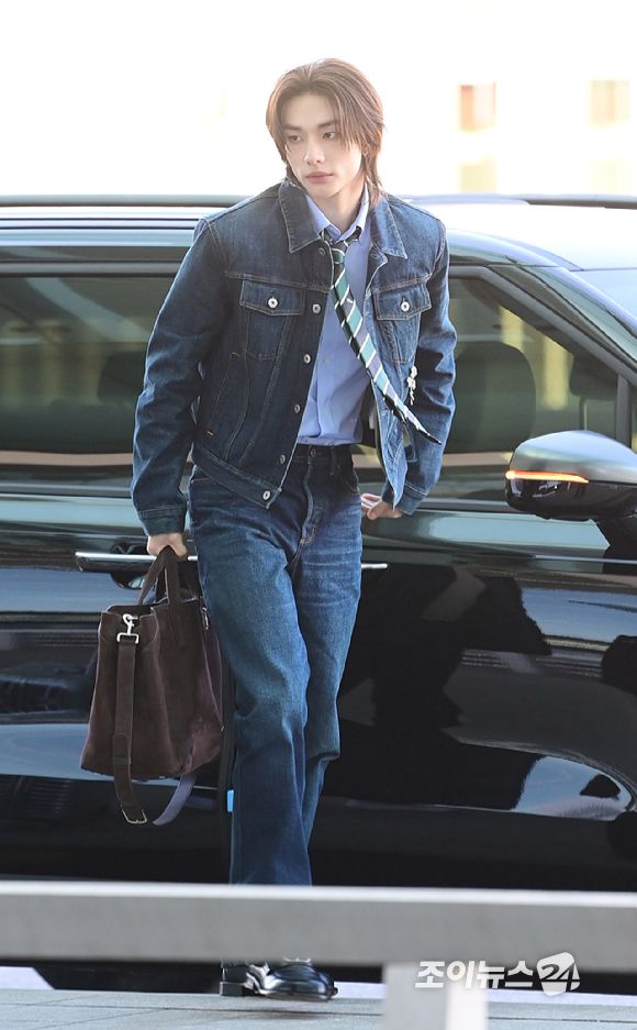 그룹 스트레이 키즈(Stray Kids) 현진이 20일 해외 일정 참석 차 인천국제공항을 통해 출국하고 있다. [사진=정소희 기자]