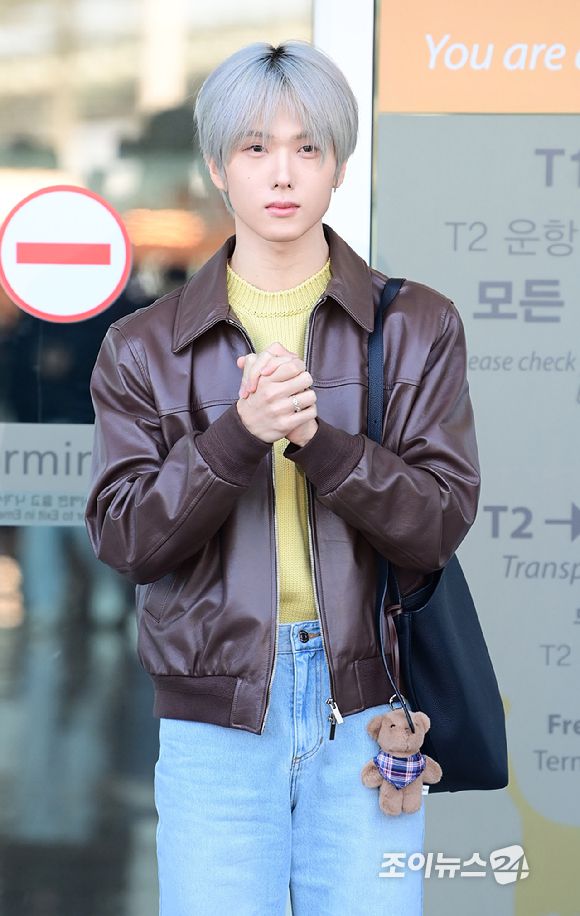 그룹 엔시티 드림(NCT DREAM) 지성이 20일 해외 일정 참석 차 인천국제공항을 통해 출국하고 있다. [사진=정소희 기자]