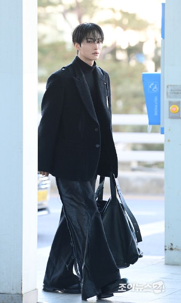 그룹 에이티즈(ATEEZ) 성화가 20일 해외 일정 참석 차 인천국제공항을 통해 출국하고 있다. [사진=정소희 기자]