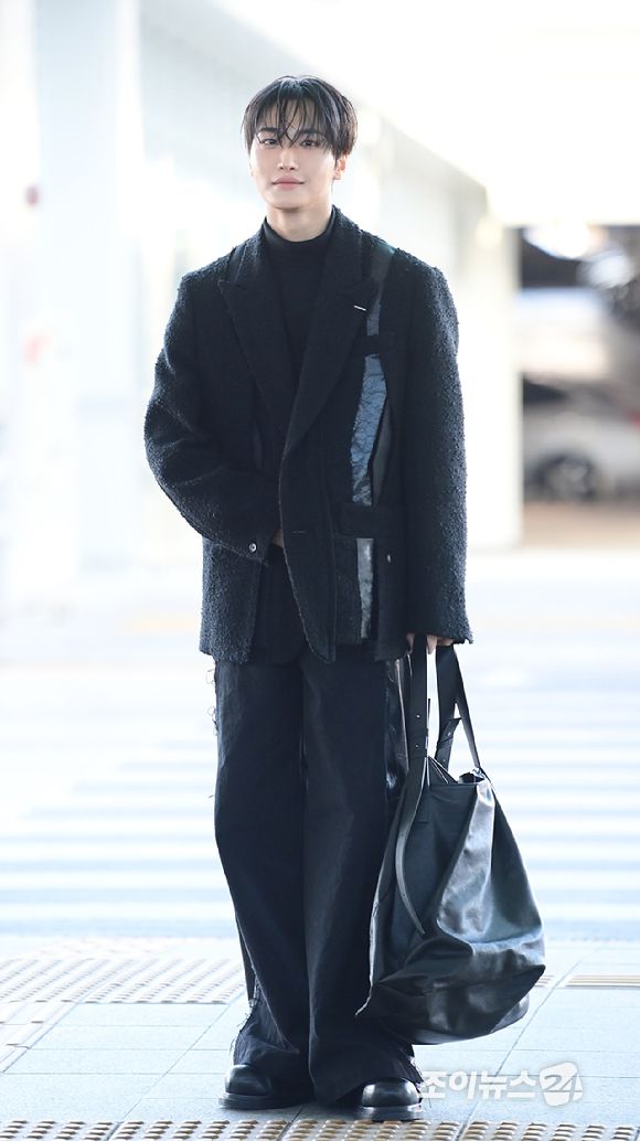 그룹 에이티즈(ATEEZ) 성화가 20일 해외 일정 참석 차 인천국제공항을 통해 출국하고 있다. [사진=정소희 기자]