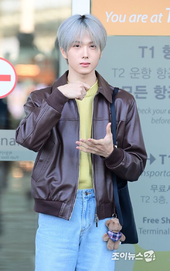 그룹 엔시티 드림(NCT DREAM) 지성이 20일 해외 일정 참석 차 인천국제공항을 통해 출국하고 있다. [사진=정소희 기자]