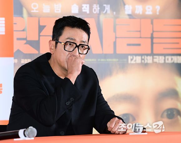 배우 겸 감독 하정우가 25일 오후 서울 삼성동 메가박스 코엑스에서 열린 영화 '윗집 사람들'(감독 하정우) 언론시사회에 참석하고 있다. [사진=정소희 기자]