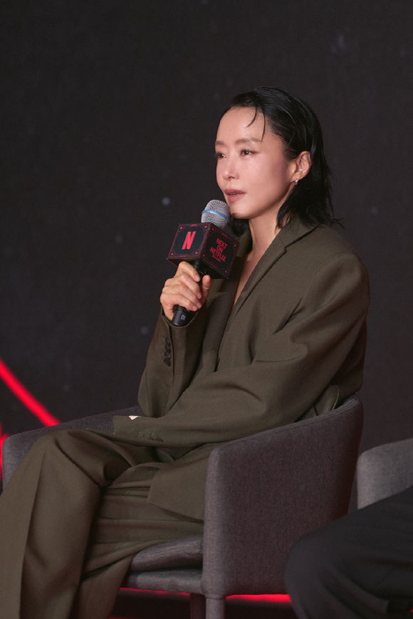 배우 전도연이 21일 오전 콘래드 서울 호텔에서 진행된 '넥스트 온 넷플릭스 2026 코리아(Next on Netflix 2026 Korea)'에 참여해 대화를 나누고 있다. [사진=넷플릭스]