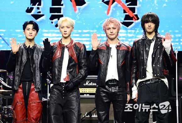 밴드 에이엠피가 21일 오후 서울 서대문구 예스24 원더로크홀에서 열린 AxMxP(에이엠피) 첫 번째 미니앨범 'Amplify My Way'(앰플리파이 마이 웨이) 프레스 쇼케이스에 참석하고 있다. [사진=정소희 기자]