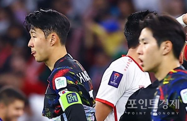 지난 7일(한국시간) 카타르 알라이얀 아흐마드 빈 알리 스타디움 열린 2023 아시아축구연맹(AFC) 아시안컵 요르단과의 준결승전 당시 손흥민과 이강인 / 출처 - 뉴시스