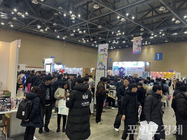 일산 KINTEX에서 개최된 AGF 2025 굿즈샵 전경 (포인트경제)