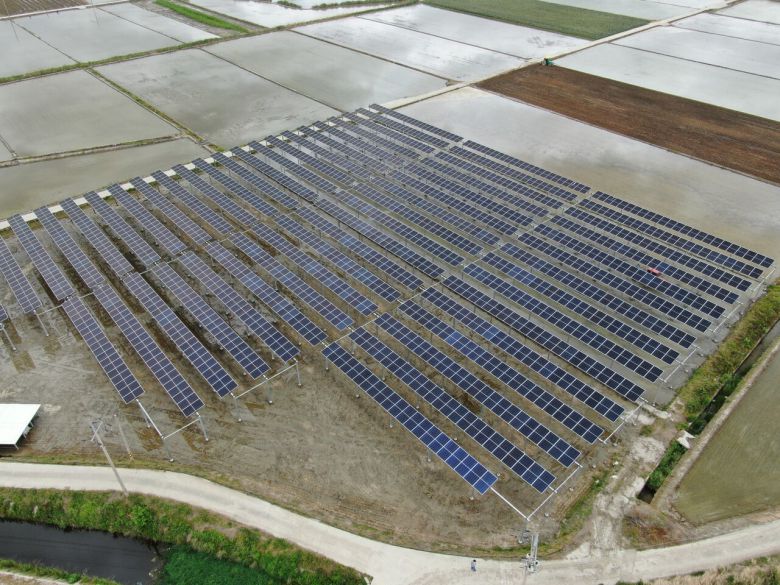 농지를 훼손하지 않고 농사와 발전을 함께하는 영농형 태양광 시설. 재생에너지 확대 과정에서 주민 수용성과 분산형 전원 대안으로 주목받고 있다. (사진=파루솔라)