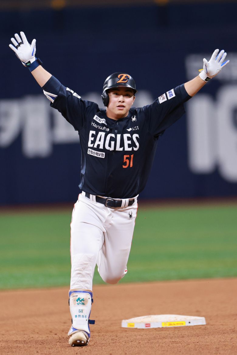 역전 홈런을 친 문현빈(사진: 연합뉴스)