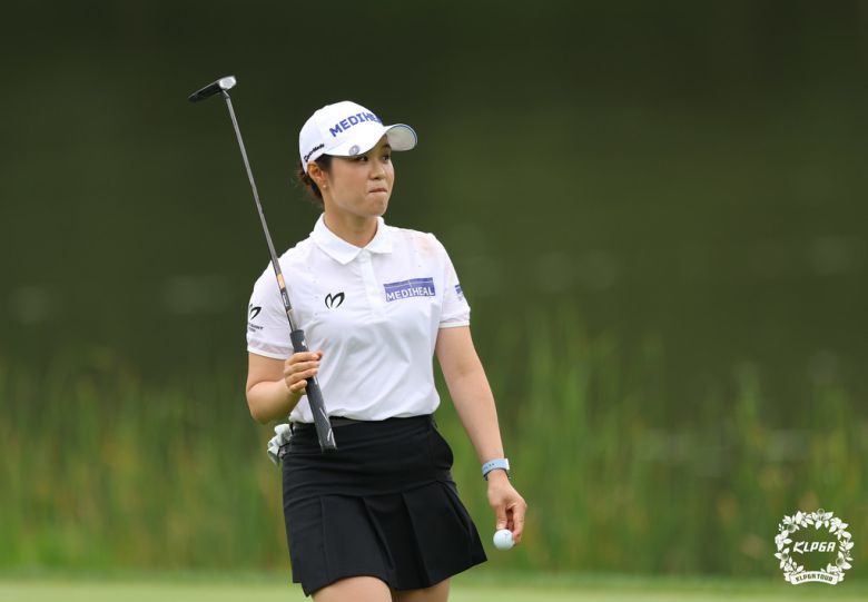 [SWTV 스포츠W 임재훈 기자] 한국여자프로골프(KLPGA)투어 생활을 마감하는 현역 은퇴 경기에 나선 최혜용(메디힐)이 첫 라운드를 언더파로 마감했다. (사진: KLPGT)