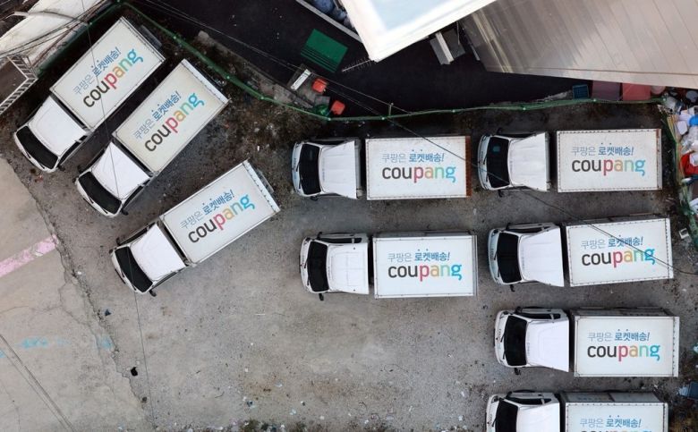 개인정보 노출 이후 역대 최대치를 기록했던 쿠팡의 일간 이용자 수가 나흘 만에 감소로 전환되며 이용자 이탈 논란이 커지고 있다. [사진=연합뉴스]