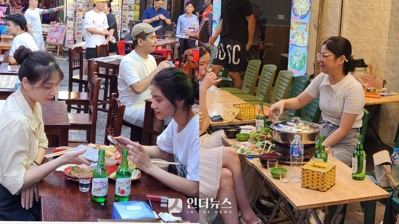 베트남 하노이 맥주거리에서 진로 과일소주를 즐기는 현지인들. 사진ㅣ인더뉴스