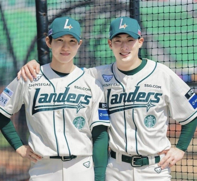 스타벅스 '랜더스벅 유니폼'. 사진ㅣ스타벅스