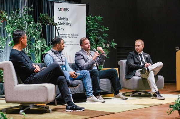 현대모비스가 미국 디트로이트에서 지난 4월 개최한 ‘모비스 모빌리티 데이’에서 글로벌 스타트업, 완성차, 학계, 투자자들과 신기술과 미래 모빌리티 트렌드를 공유했다.  사진｜현대모비스