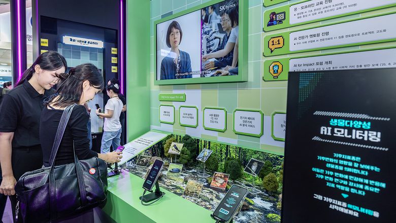 '생물다양성 AI 모니터링' 앱을 체험할 수 있는 'AI for Impact' 코너. 사진ㅣSK하이닉스
