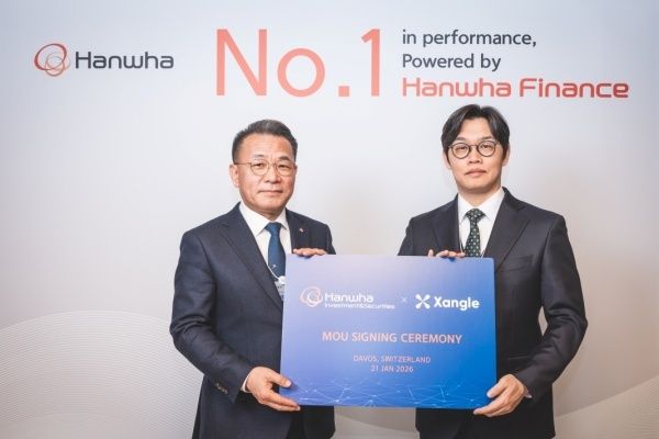 왼쪽부터 장병호 한화투자증권 대표이사, 김준우 쟁글(Xangle) 공동대표. 사진ㅣ한화생명