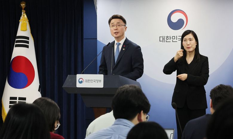 15일 서울 종로구 정부서울청사에서 독자AI 파운데이션 모델 프로젝트 1차 단계평가 결과를 발표하고 있는 류제명 과학기술정보통신부 2차관. 사진ㅣ연합뉴스