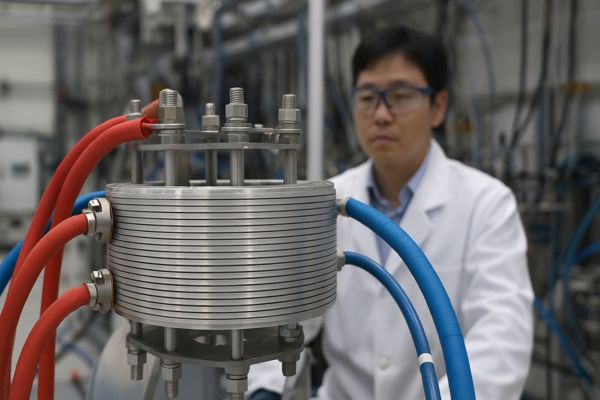 서울대학교와 영국 원자력청(UKAEA) 공동 연구팀이 핵융합 발전의 핵심 부품인 고온초전도 케이블 개발에 성공했다.