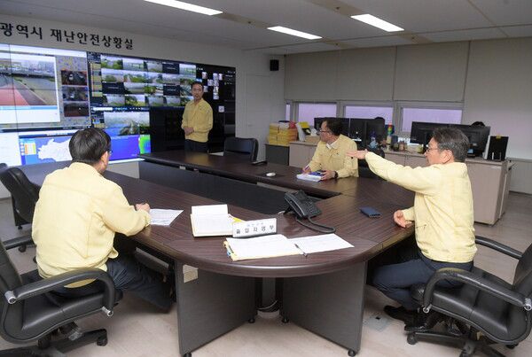 호우특보 상황판단회의 사진 = 광주광역시