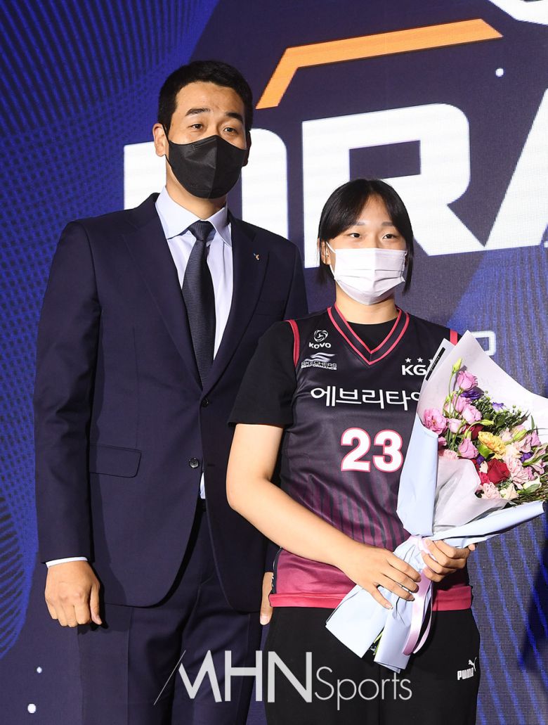 KGC인삼공사 고희진 감독-박은지ⓒMHN스포츠 이지숙 기자