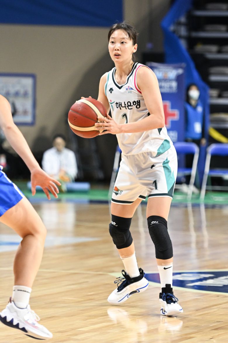 하나원큐의 신지현은 22점으로 분전했다. [WKBL 제공]