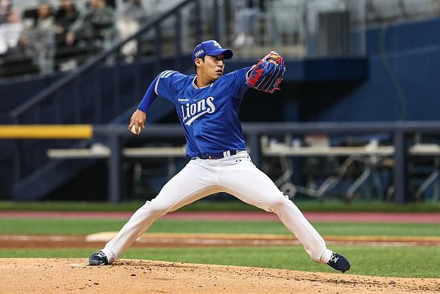 삼성 라이온즈 토종 에이스 원태인이 23일 서울시 구로구 고척스카이돔에서 열린 프로야구 시범경기 키움 히어로즈전에 등판해 역투하고 있다. [삼성 라이온즈 제공]