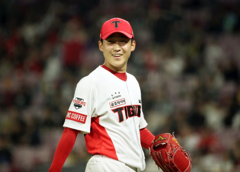 KIA 윤영철은 5⅓이닝을 1점으로 막고 시즌 3승(1패)째를 수확했다. [연합뉴스]