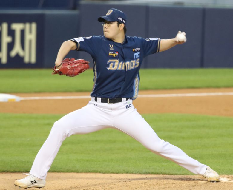 프로야구 NC 다이노스 선발 김영규가 20일 잠실야구장에서 열린 LG 트윈스와의 경기에서 역투하고 있다. [서울=연합뉴스]