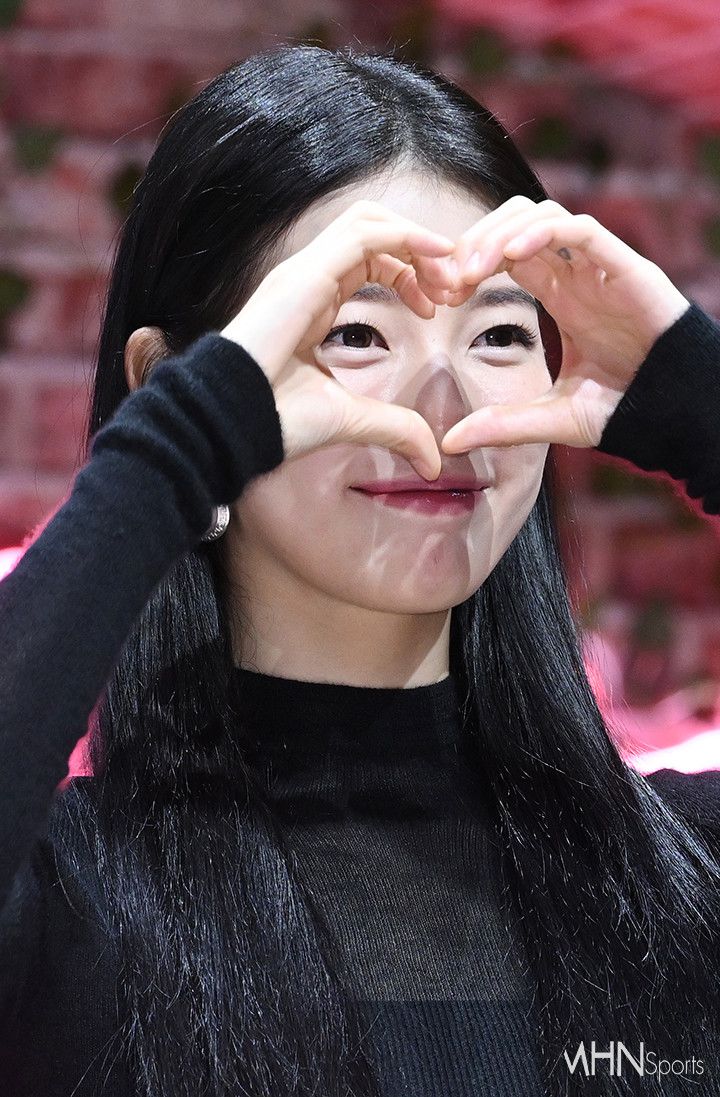 수지 '망원경 하트'