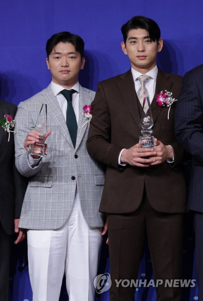 고우석과 이정후. [연합뉴스 자료사진]