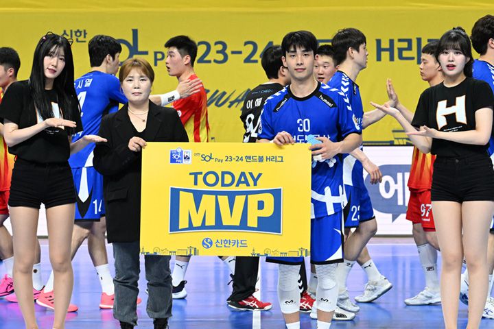 신한 SOL페이 23-24 핸드볼 H리그 남자부 5라운드 상무피닉스와의 경기에서 MVP로 선정된인천도시공사 이요셉, 사진 제공=한국핸드볼연맹