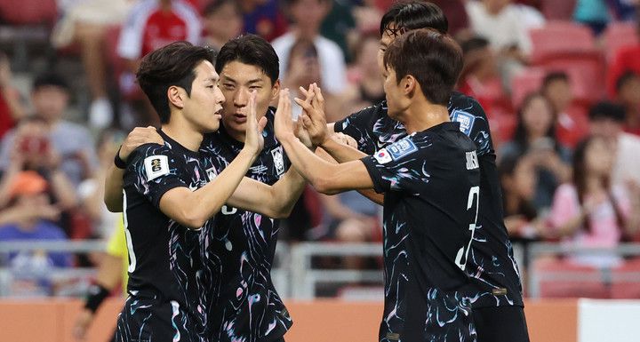 6일 싱가포르와의 경기에서 선제골을 넣은 이강인(맨 왼쪽)