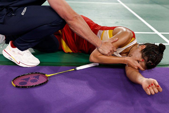 스페인 캐롤리나 마린이 부상 후 괴로워한다