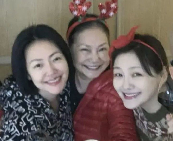 (왼쪽부터) 서희제, 황춘매, 서희원