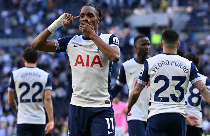 페널티킥을 넣은 뒤 세리머니하는 마티스 텔